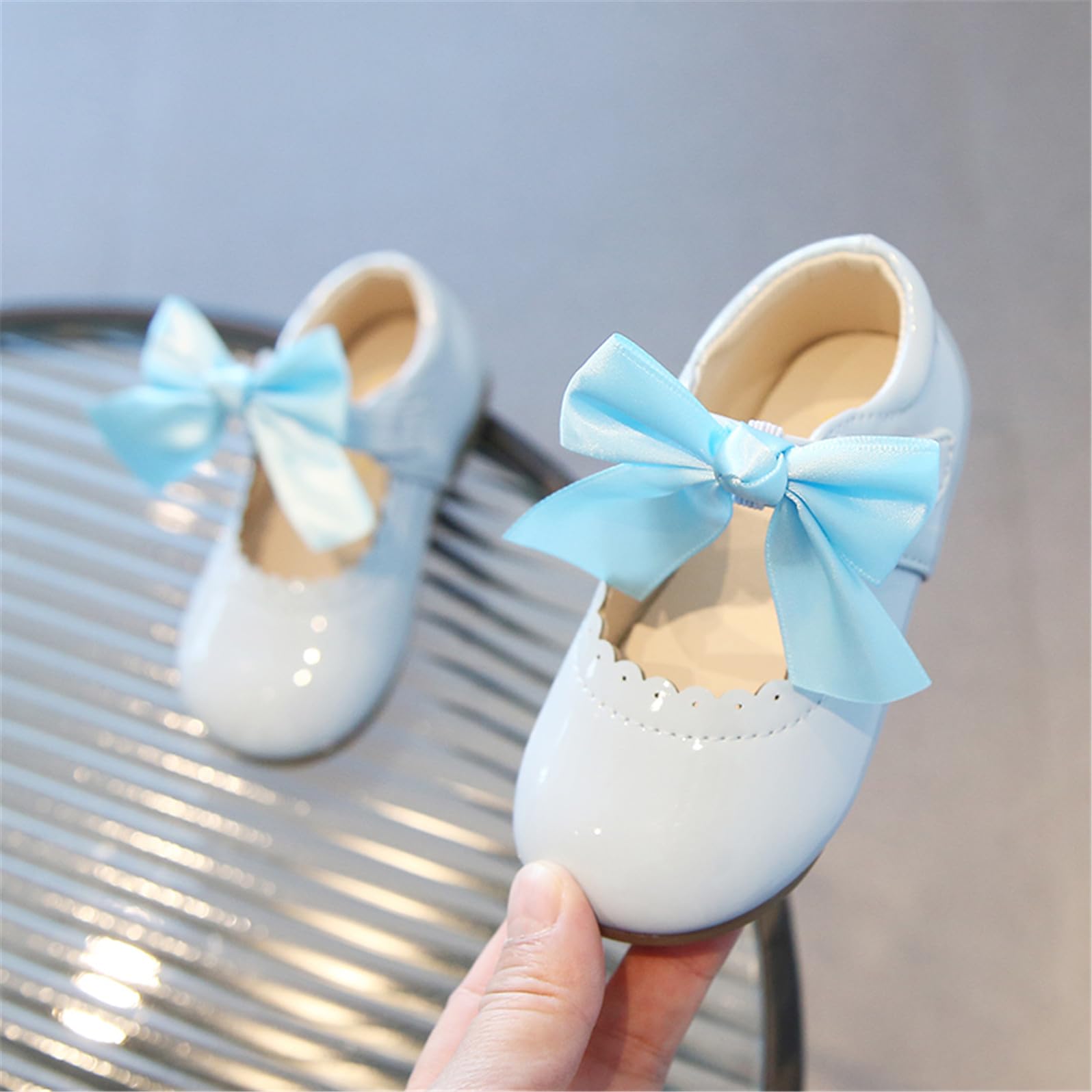 YOSICIL Klassische Lederschuhe Mädchen Mary Jane Schuhe Kleinkind Ballerina Shoes Sandalen Schleifen Geburtstagsparty Halloween Weihnachten Karneval Schulschuhe Kindergarten Geschenk, Lichtblau, 27