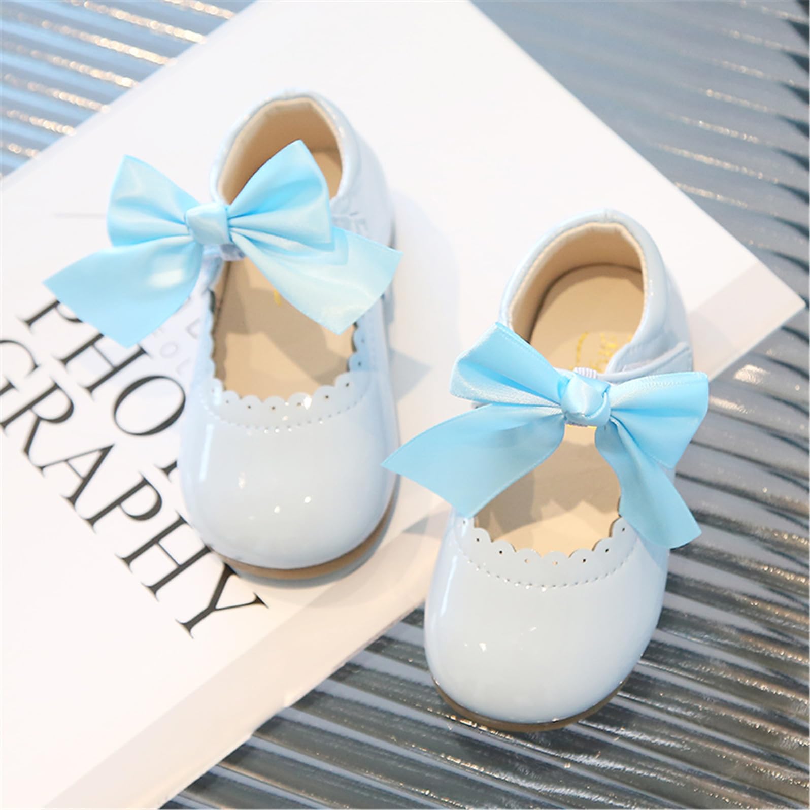 YOSICIL Klassische Lederschuhe Mädchen Mary Jane Schuhe Kleinkind Ballerina Shoes Sandalen Schleifen Geburtstagsparty Halloween Weihnachten Karneval Schulschuhe Kindergarten Geschenk, Lichtblau, 27