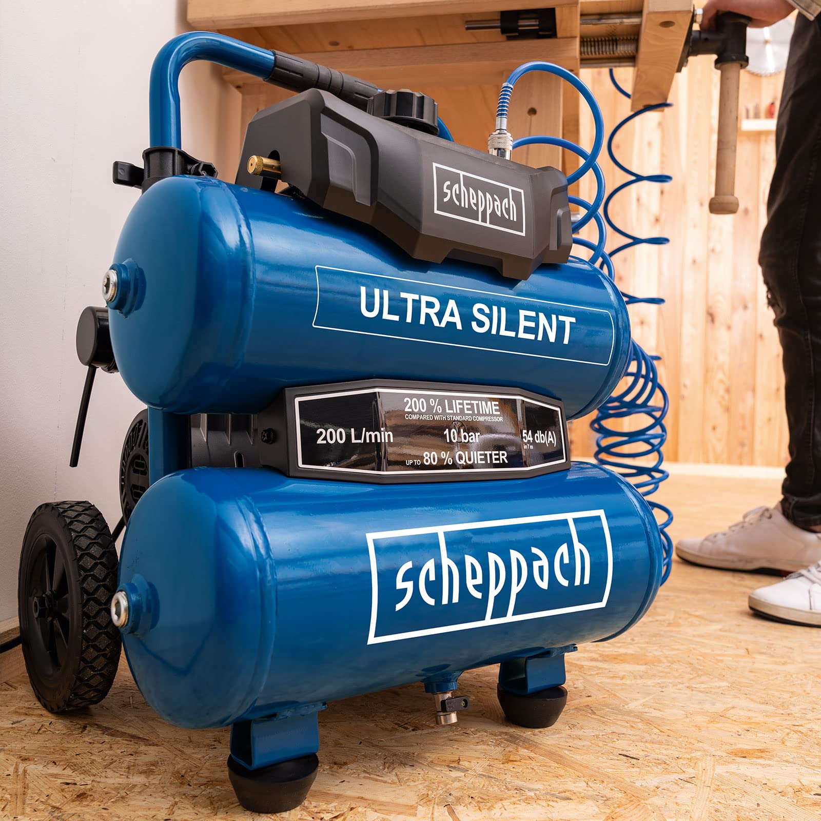 Scheppach HC20Si-Twin Silent Kompressor, 54 dB, 20L, 10 bar, ölfrei, 200 l/min, 2 Manometer, Kupplung, 10m Schlauch+Zubehör